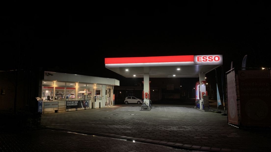 Het Esso-tankstation in Oostburg