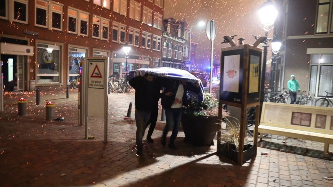 Scheveningers beleefden een spannende avond. Een vonkenregen waaide door de straten. 