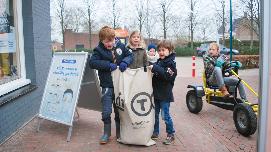 Een zak vol met kaarten (Rechten: Christel Koperberg)