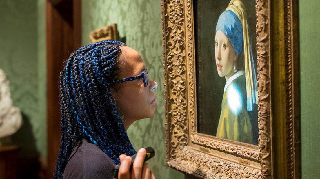 Restaurator Abbie Vandivere bij het Meisje