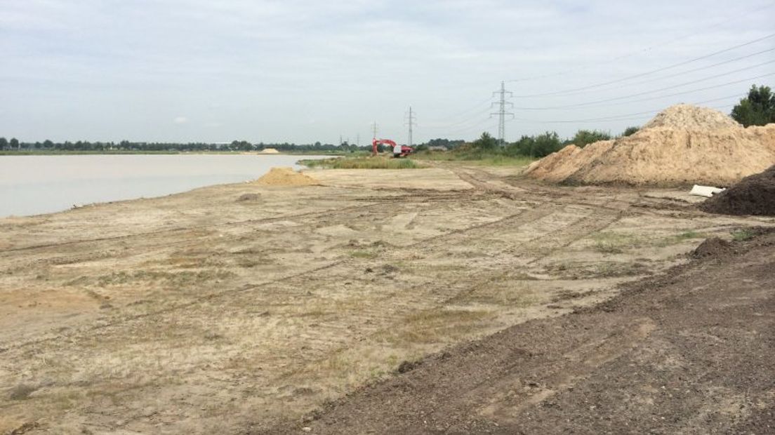 Aanleg van het dagstrand is in volle gang (Rechten: Serge Vinkenvleugel/RTV Drenthe)