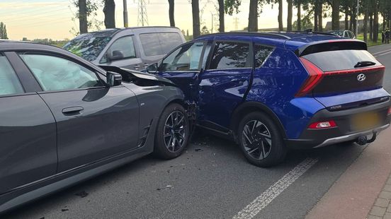 Gewonde door forse aanrijding • bestuurder gewond. Gewonde door forse aanrijding • bestuurder gewond.