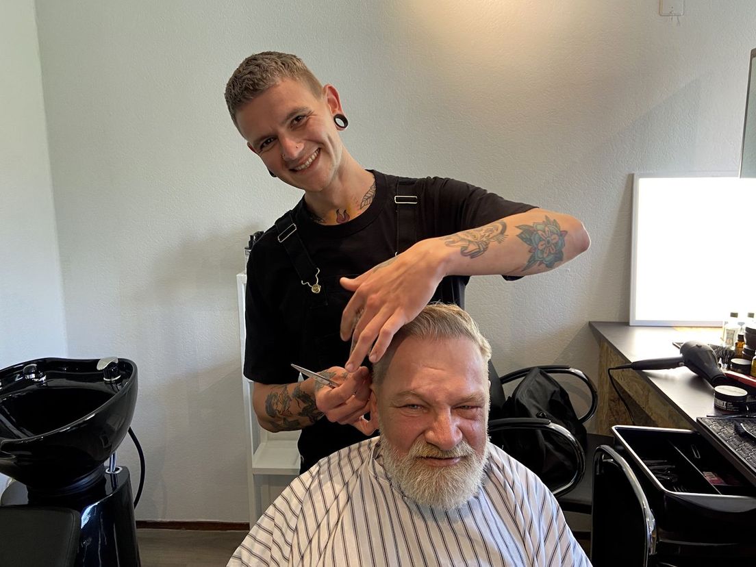 Straatkapper Sjoerd heeft een eigen salon in Feijenoord