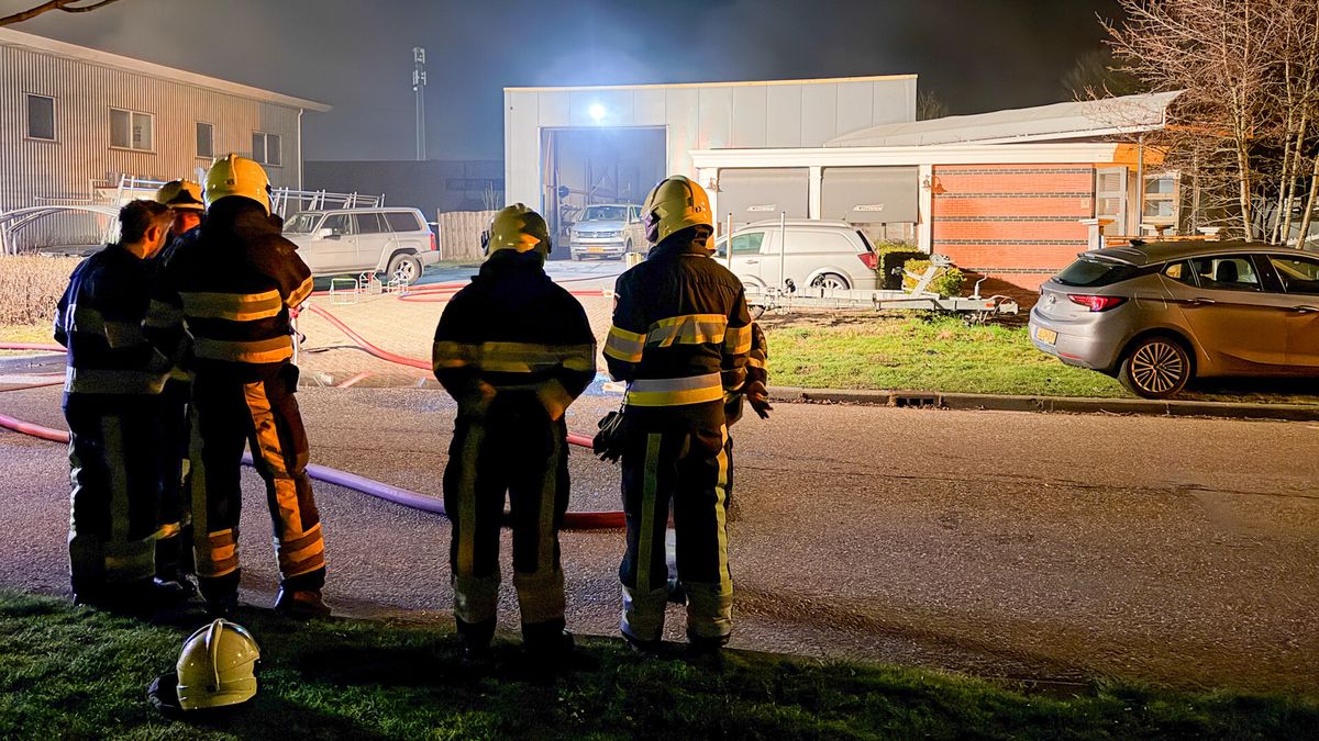Brand in loods Akkrum snel onder controle