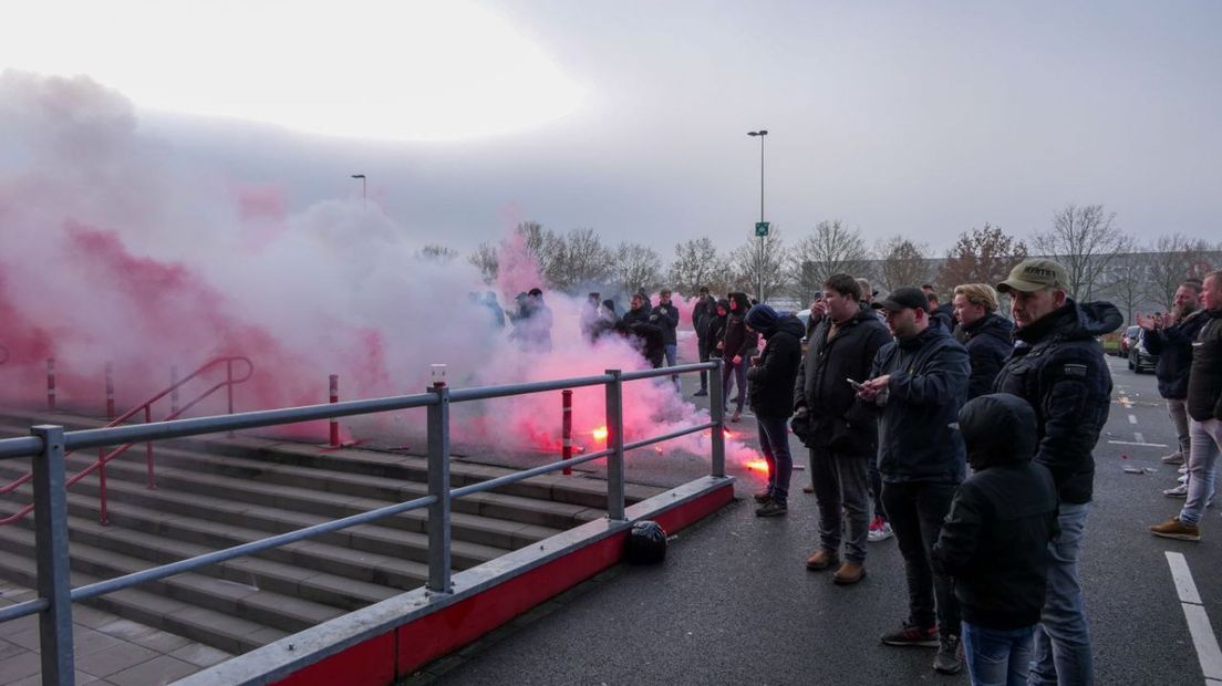 Supporters FC Twente zijn boos om coronamaatregel voetbal zonder publiek