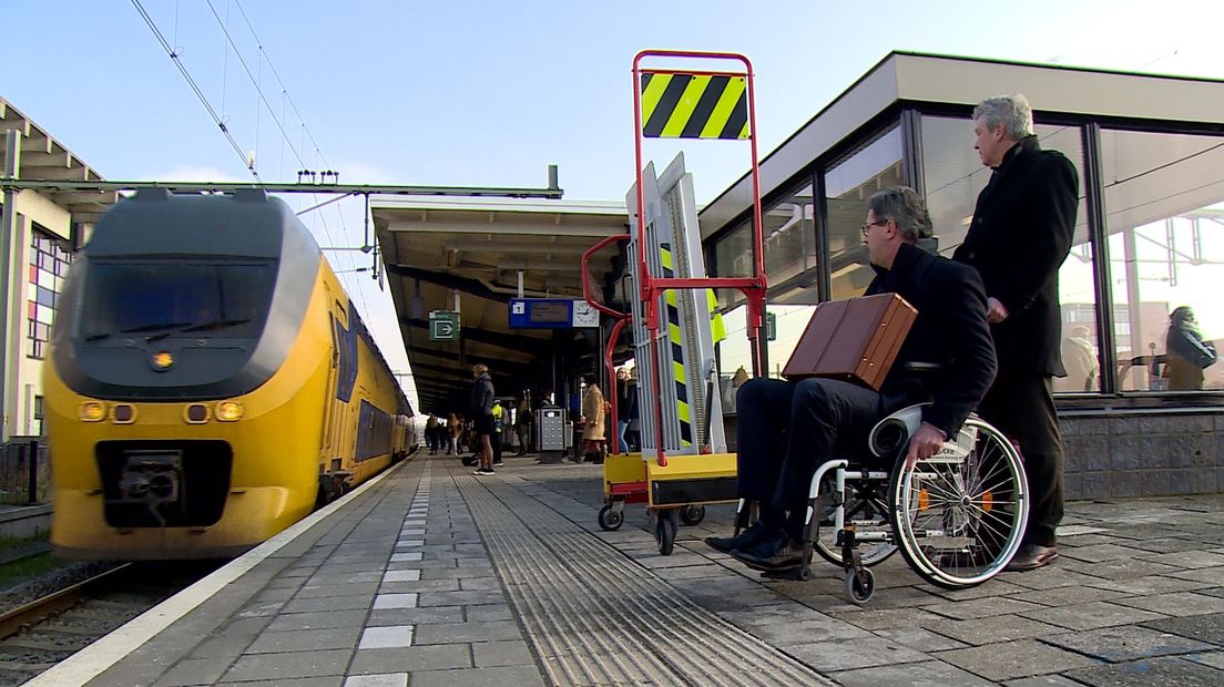 'Rolstoeler die met bus reist, heeft dubbele beperking' (video)