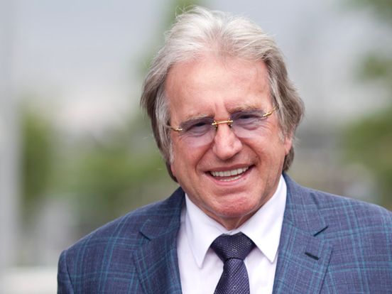 Lee Towers wordt 80, maar blijft optreden: 'Ik heb zo'n spijt van het stoppen bij de marathon' - Rijnmond