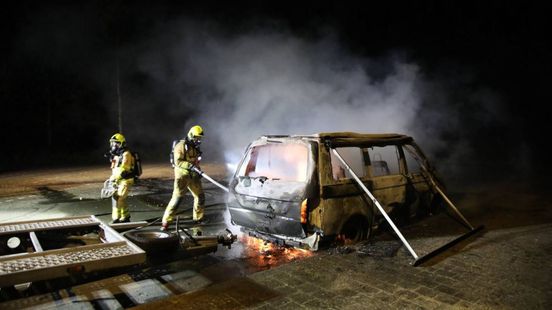 Politie onderzoekt brandstichting camper