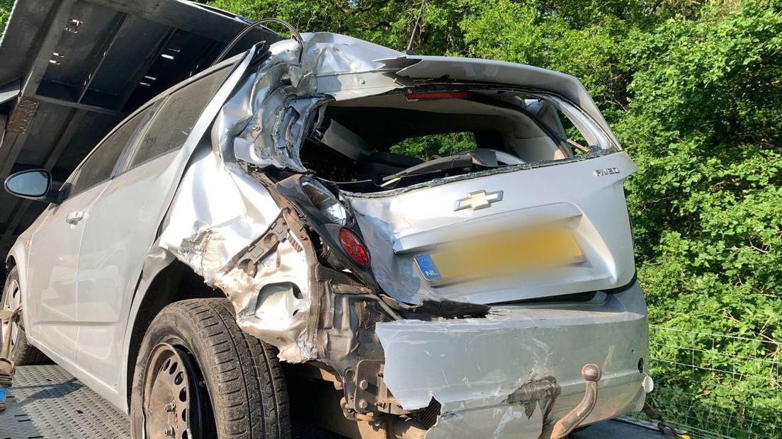 Veel schade en file na aanrijding twee auto's en vrachwagen op N36