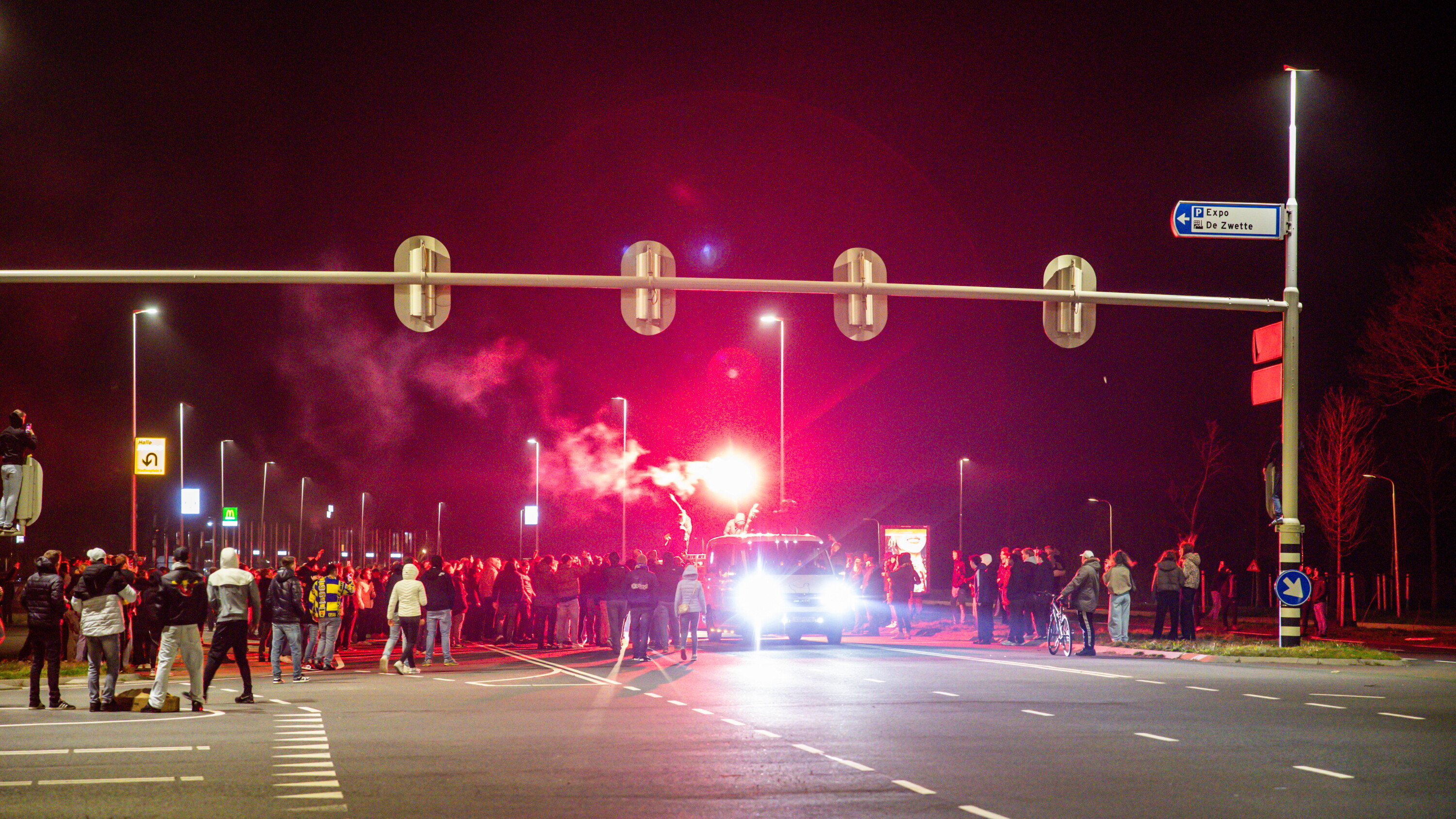 Supporters op de Harlingerstraatweg