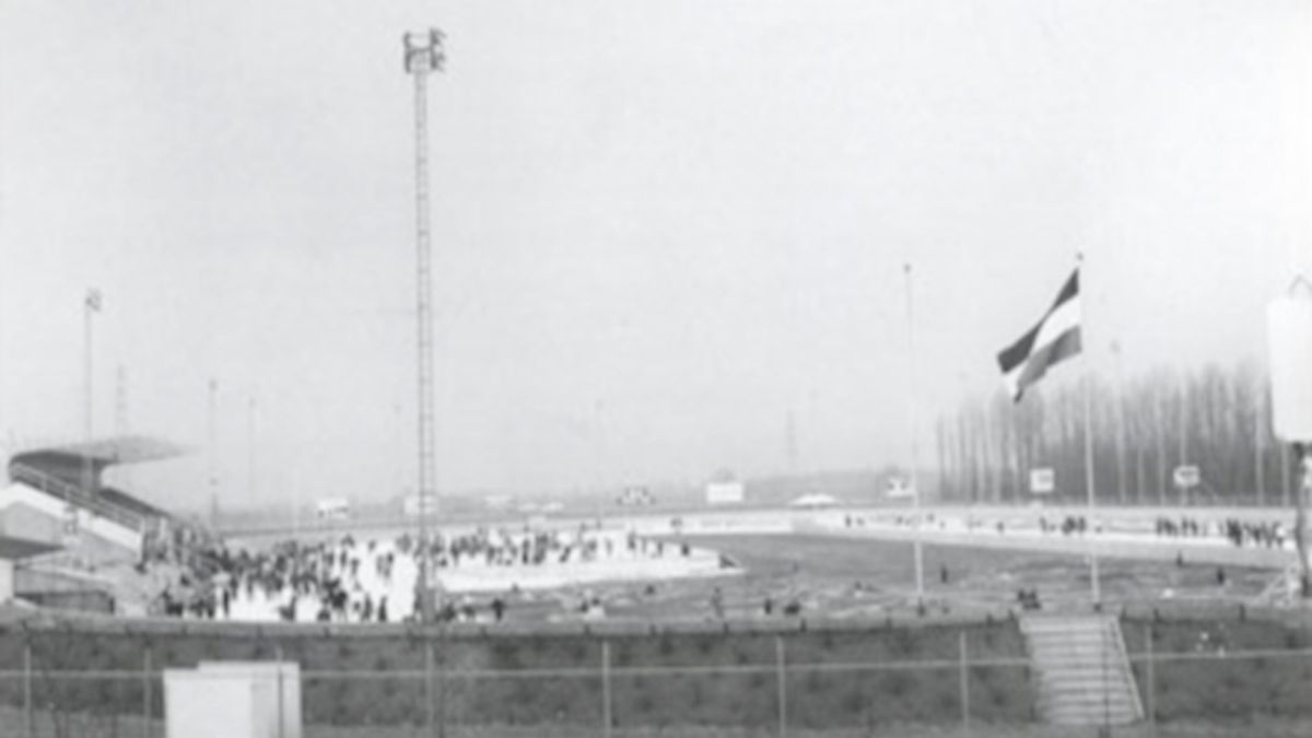 Bouw oude ijsbaan Deventer van de baan