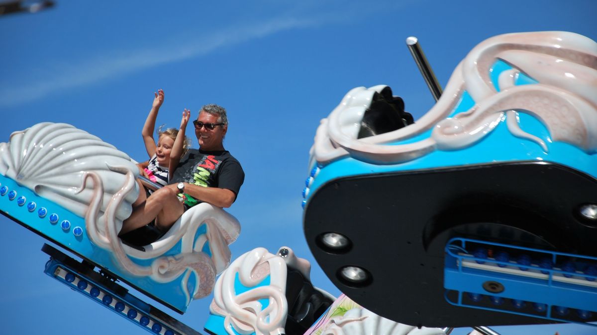 Zwieren, zwaaien en rondjes draaien. De kermis in Kruiningen gaat wél door