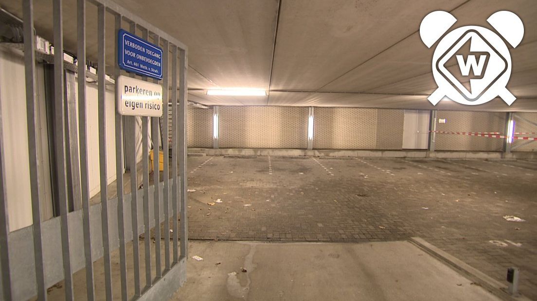 De parkeergarage is vanwege de veiligheid afgesloten.