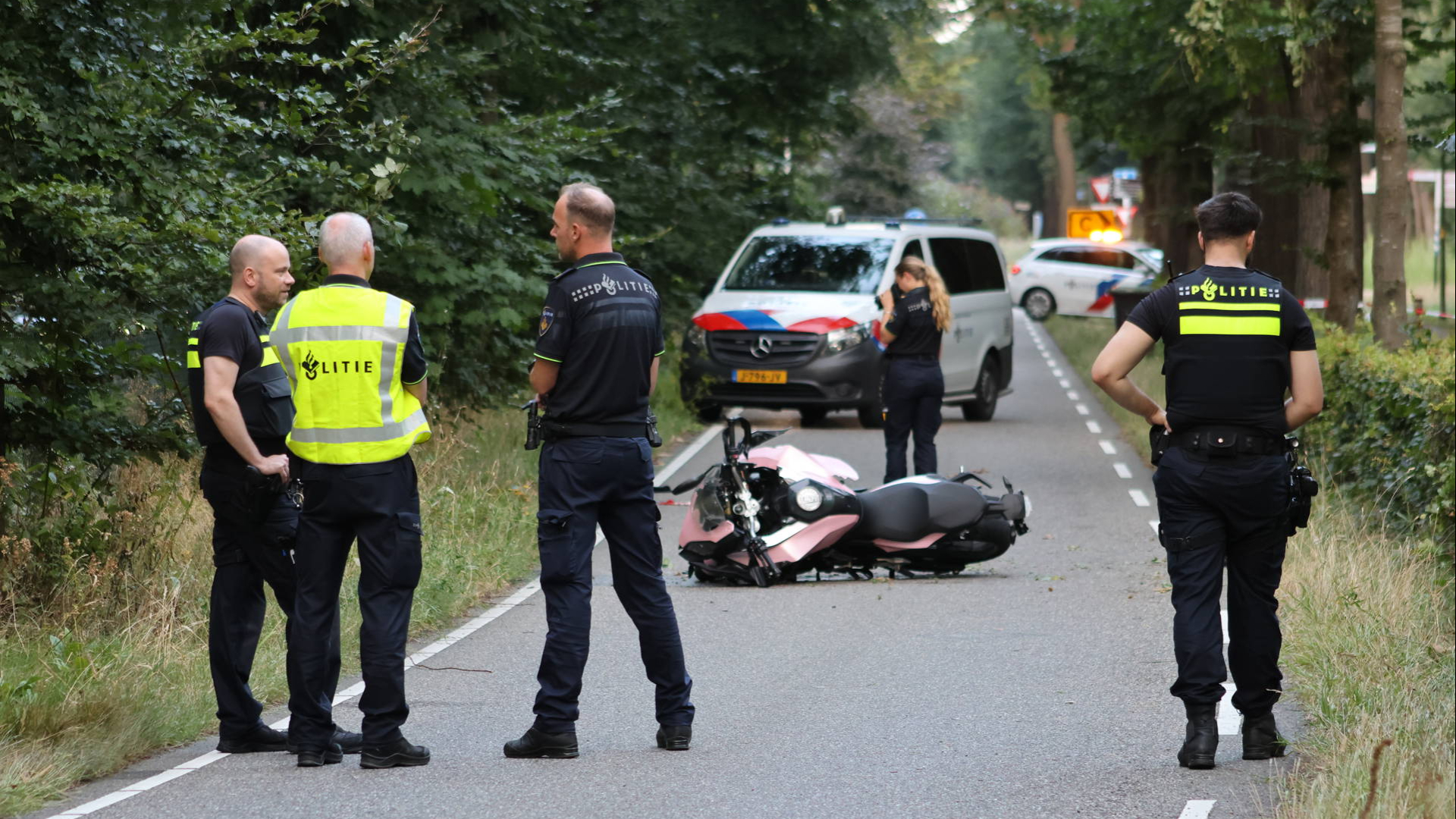 Motorrijdster in Zeist ernstig gewond na ongeluk
