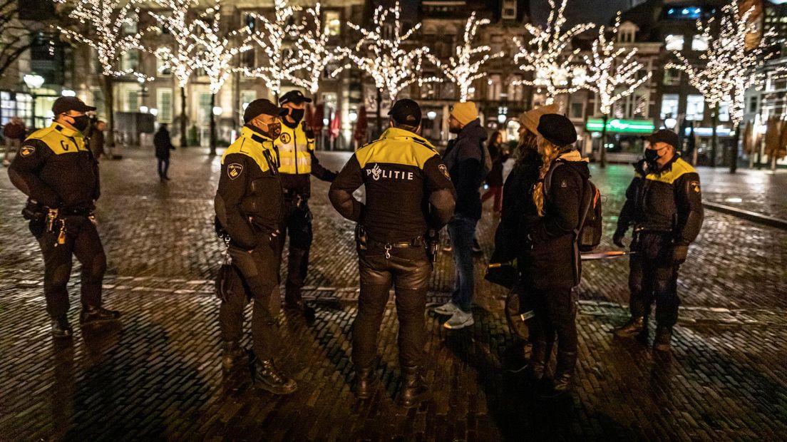 Een enkeling kwam dinsdagavond naar het Plein in Den Haag