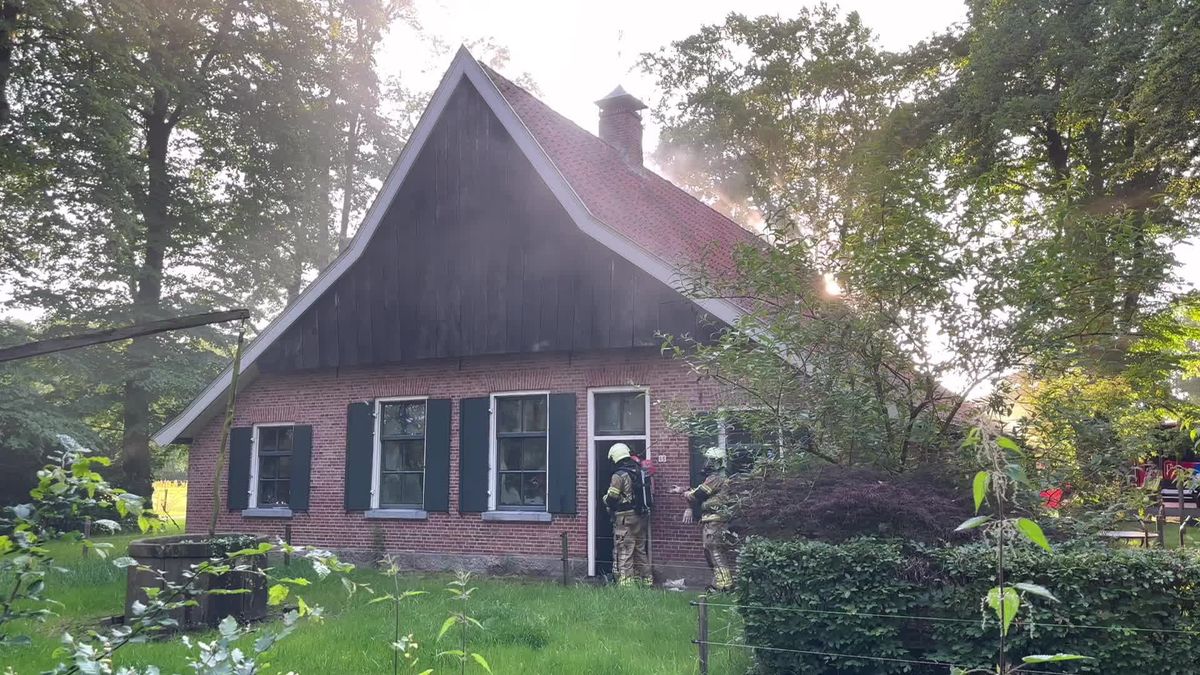 Brand in vrijstaande woning in Saasveld.