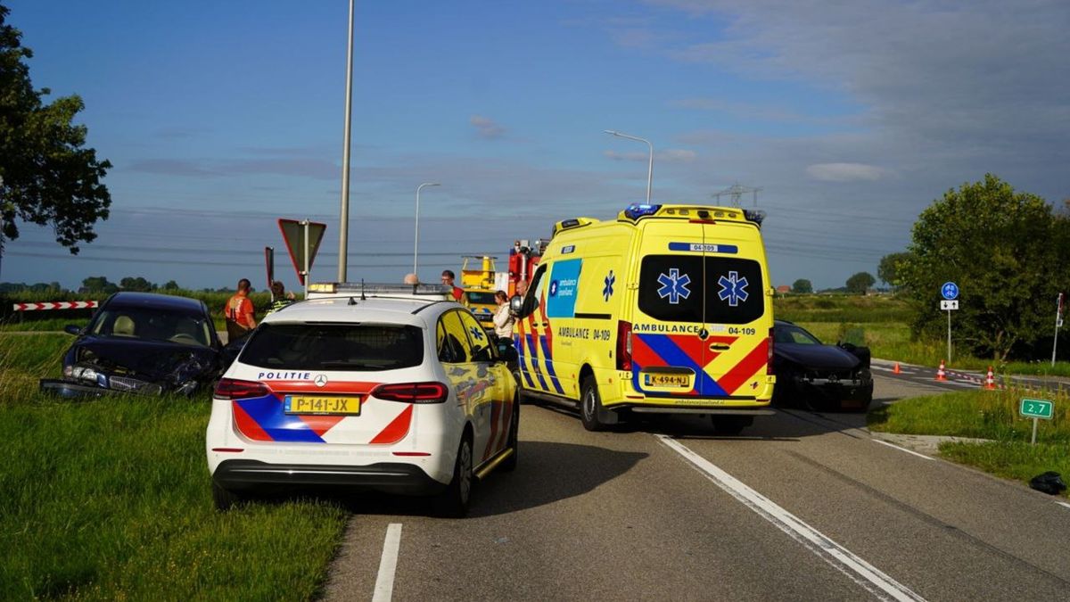 112 nieuws: automobilist naar ziekenhuis na ongeval in Grafhorst