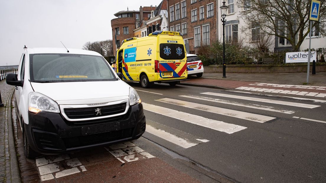 Het beruchte zebrapad op de Welle in Deventer, de auto op de foto was niet betrokken bij het ongeval