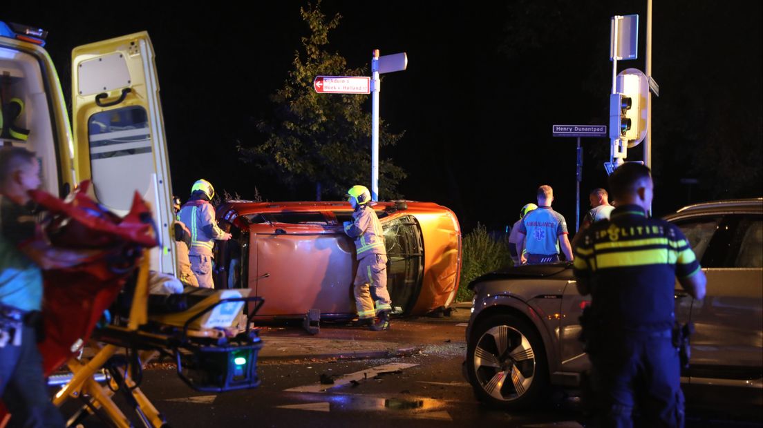 Serious Car Collision at Intersection in The Hague: One Injured and Investigation Underway