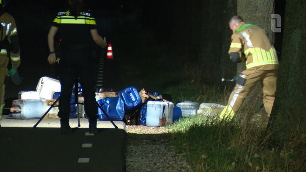 Tientallen lekkende vaten op straat gedumpt in Einighausen: straat afgesloten