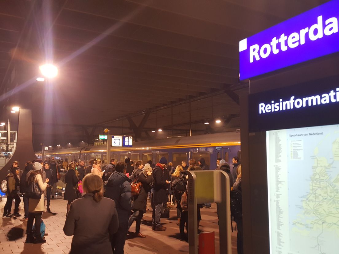 Treinreizigers gestrand op Rotterdam CS