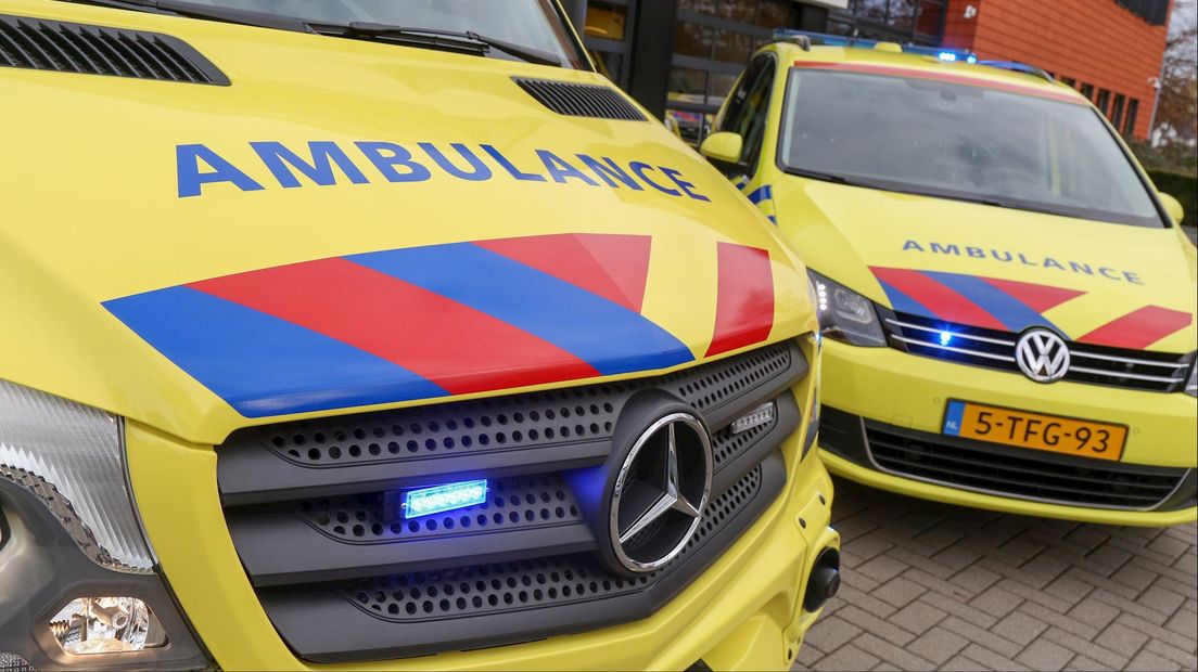 Ongeluk met carbid in Zwolle: slachtoffer met brandwonden aan gezicht naar ziekenhuis