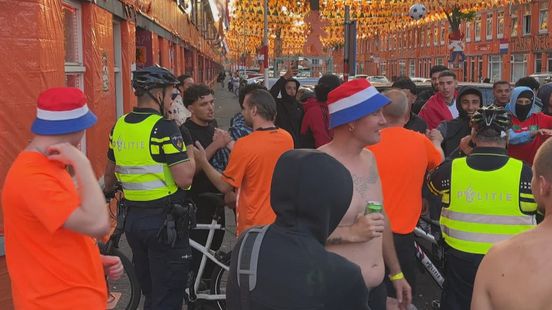 Fans Nederland en Marokko omhelzen elkaar op Marktweg in Den Haag: 'Ik ben helemaal kapot' Nieuws