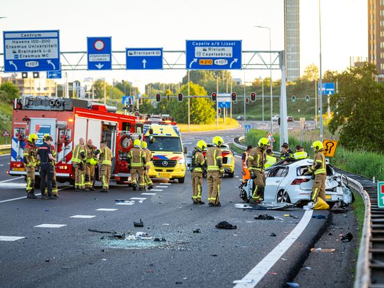 Ravage op de snelweg door auto-ongeluk, bestuurder onder invloed - Rijnmond