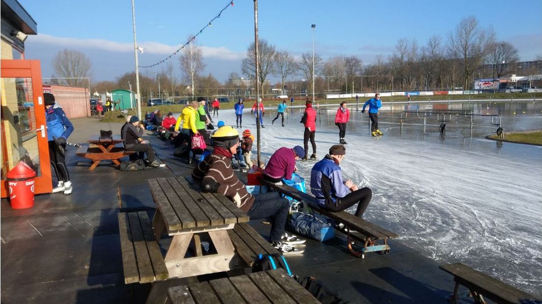 Op sommige schaatsbanen in Gelderland kon woensdag al worden geschaatst. Hoewel nog lang niet alle banen open zijn, hebben wij al een selectie gemaakt van de banen waar u vrijdag terecht kan.