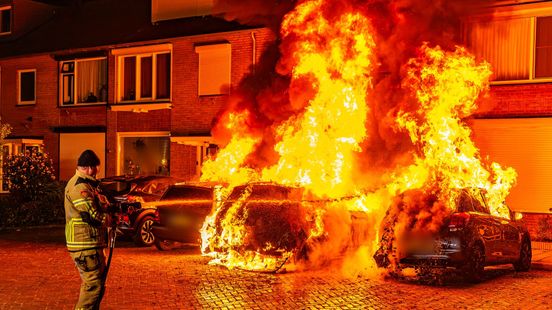 Drie auto's in vlammen opgegaan, een vierde is beschadigd