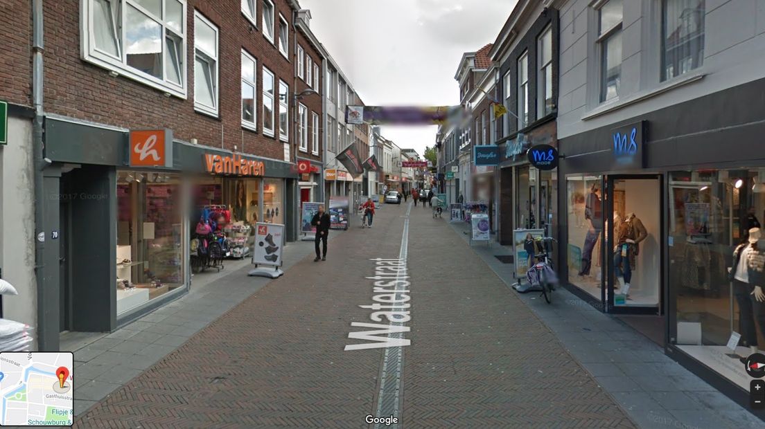 De politie heeft maandag in Tiel een winkeldief opgepakt. Dat gebeurde na een achtervolging door winkelier Guido de Wit in het centrum van de stad. 'Je moet niet te bang zijn', zegt de winkelier.