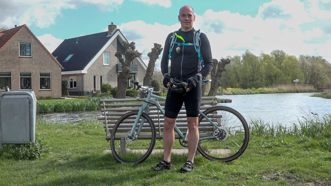 Daniël de Bakker met fietshelm in Den Haag