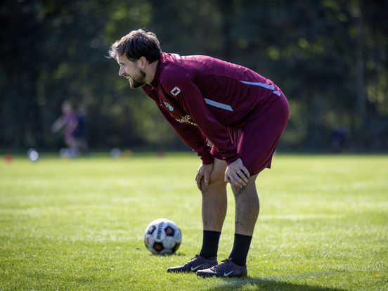 Michael Breij richt zich bij FC Emmen voorlopig op de rechterkant: 'Zolang we lekker spelen heb ik daar vrede mee'