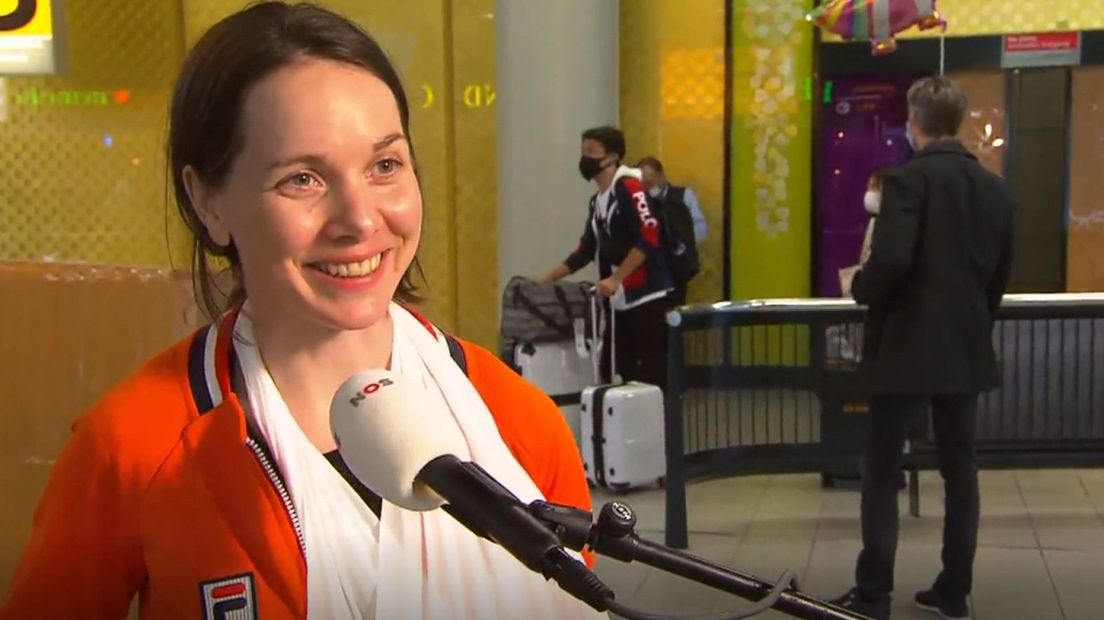 Laurine van Riessen op Schiphol