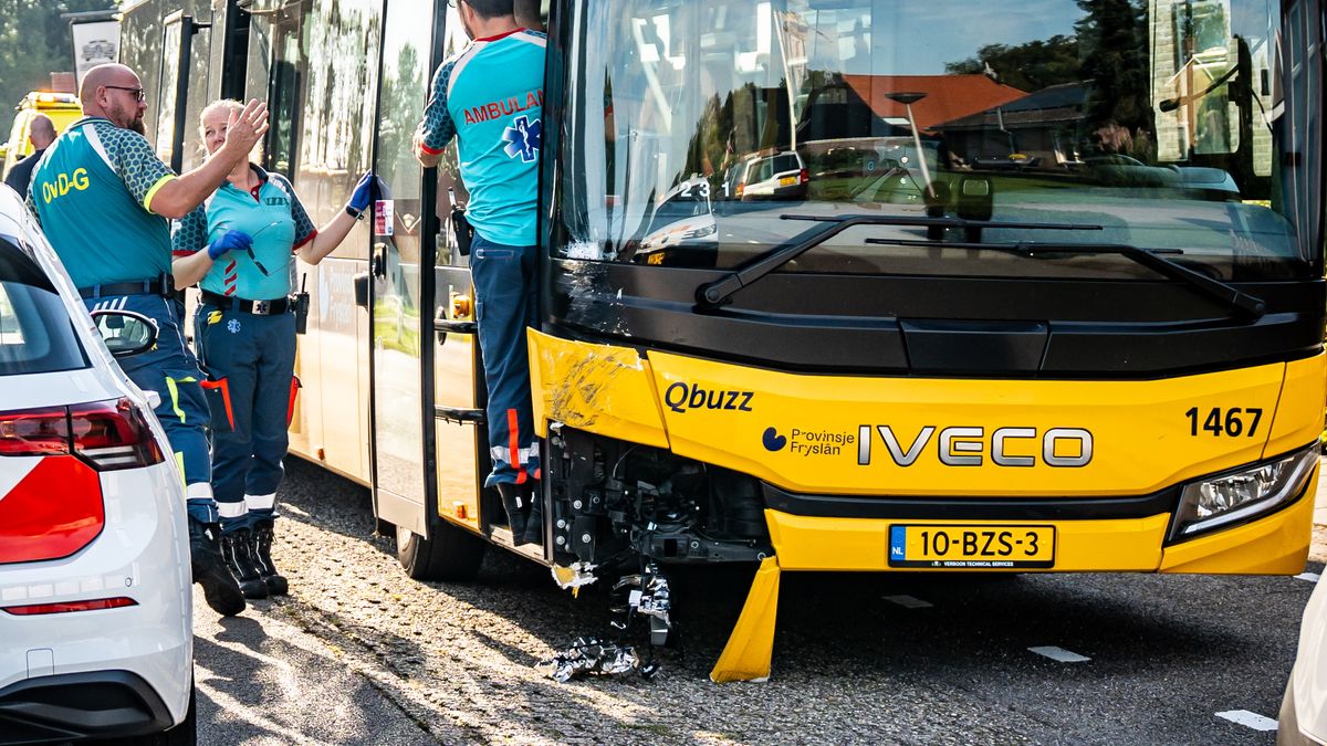 Buspassagier gewond bij ongeluk in Hoornsterzwaag