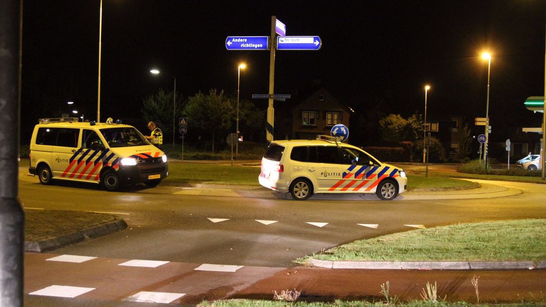 Een 29-jarige man uit de gemeente Barneveld is zaterdagavond aangehouden, omdat hij agenten zou hebben aangevallen met een mes. Ook wordt hij verdacht van geweld tegen zijn ex.