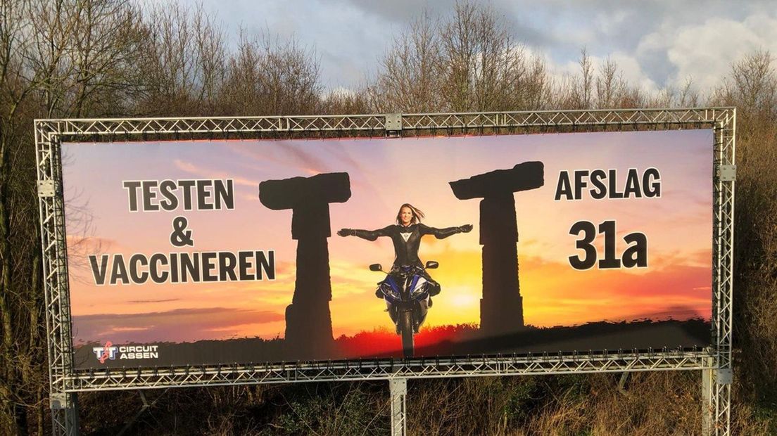 Banner aan de A28 bij het TT Circuit (Rechten: TT Circuit)