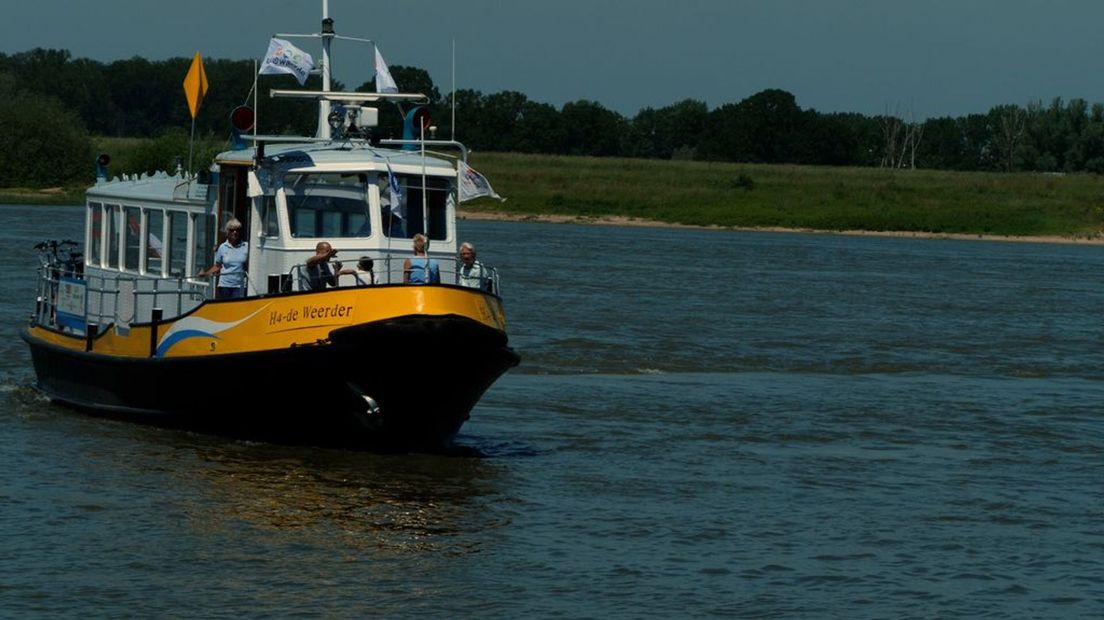 Pontje H4-De Weerder vaart tussen Beuningen en Slijk-Ewijk.