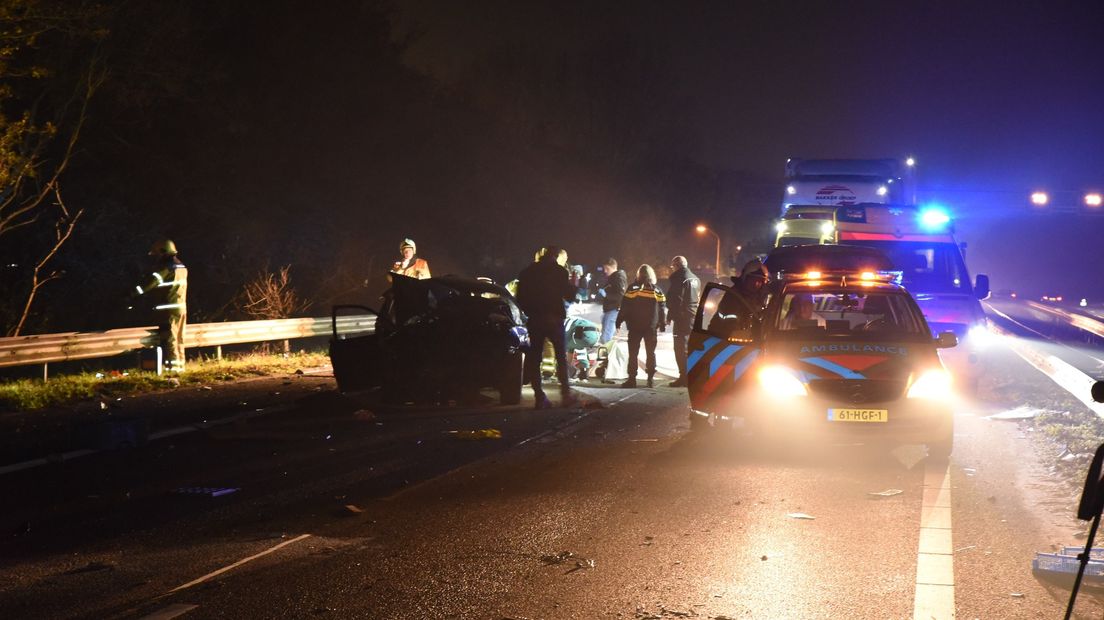 De A12 richting Duitsland is dinsdagavond urenlang ter hoogte van Zevenaar dicht geweest vanwege een ongeval.