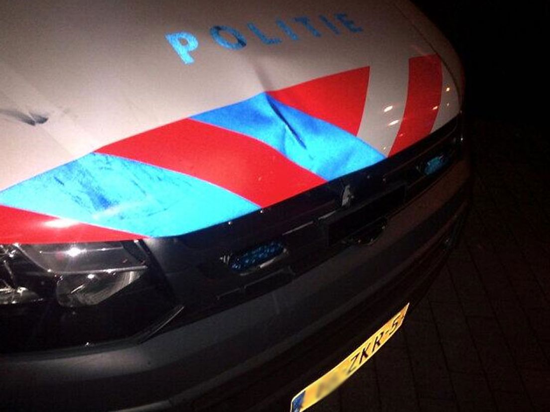 foto Twitter. De schade aan de politiebus