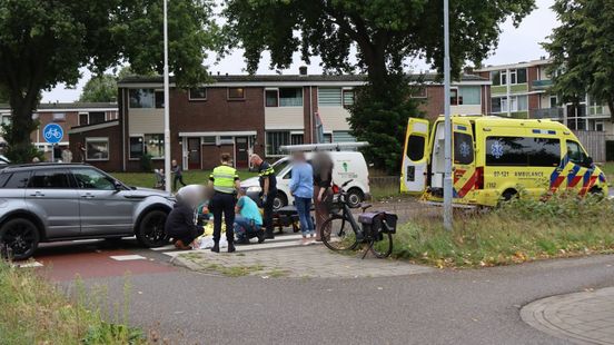 Fietser geschept door auto