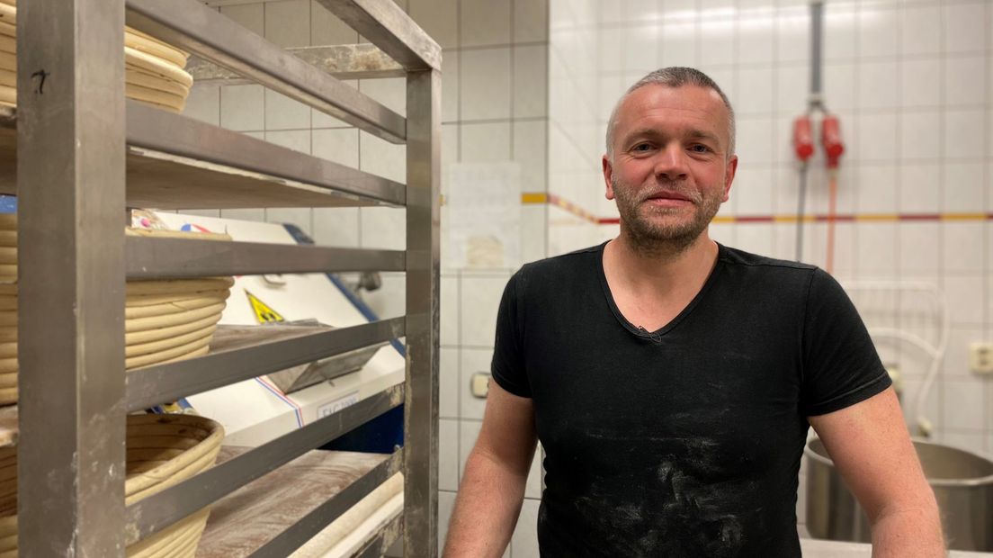 Bakker Jan Jonker bakt 600 broden midden in de nacht