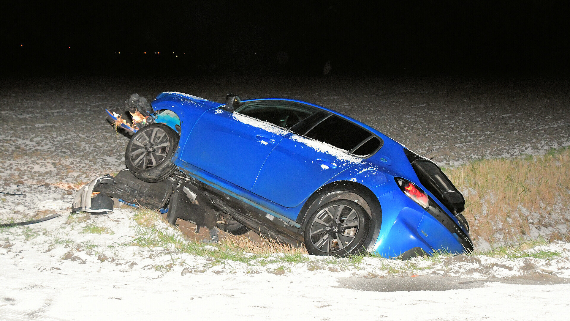 Auto in sloot bij Arnemuiden aangetroffen zonder bestuurder