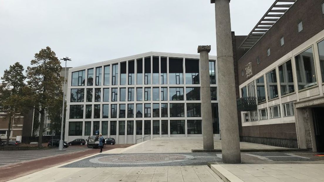 Het vernieuwde Huis der Provincie is vandaag officieel in gebruik genomen door Provinciale Staten van Gelderland. De Statenleden moesten vanwege een verbouwing de afgelopen twee jaar uitwijken naar het gemeentehuis van Arnhem.