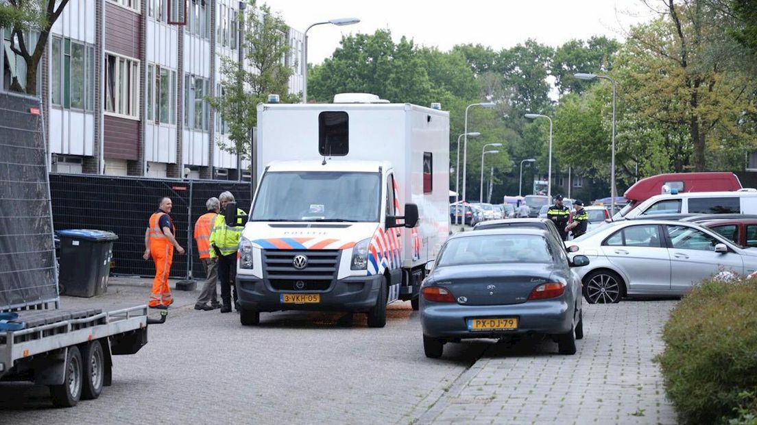 Doorzoeking van woning in Enschede waar granaat werd gegooid