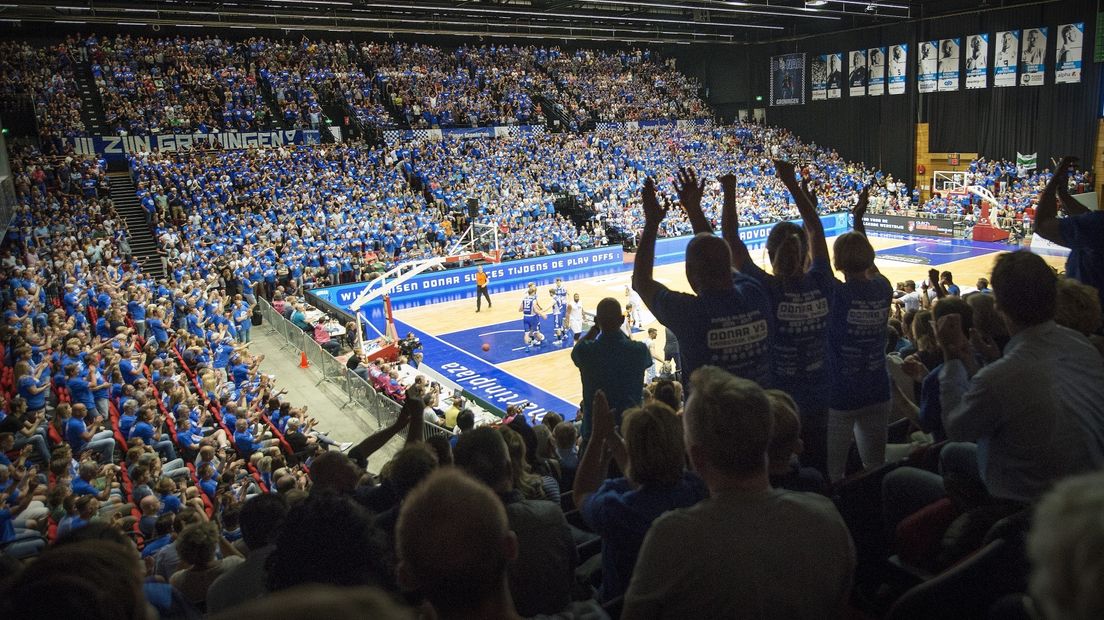 Een vol Martiniplaza juicht voor Donar