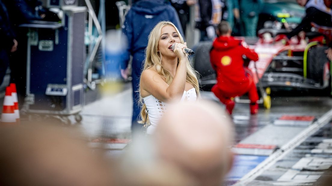 Emma Heesters zingt het volkslied in Zandvoort Formule 1 Zandvoort Max Verstappen