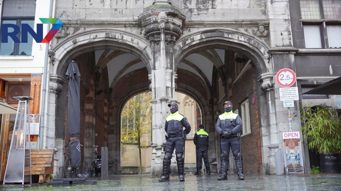 Agenten bij het Stevenspoortje