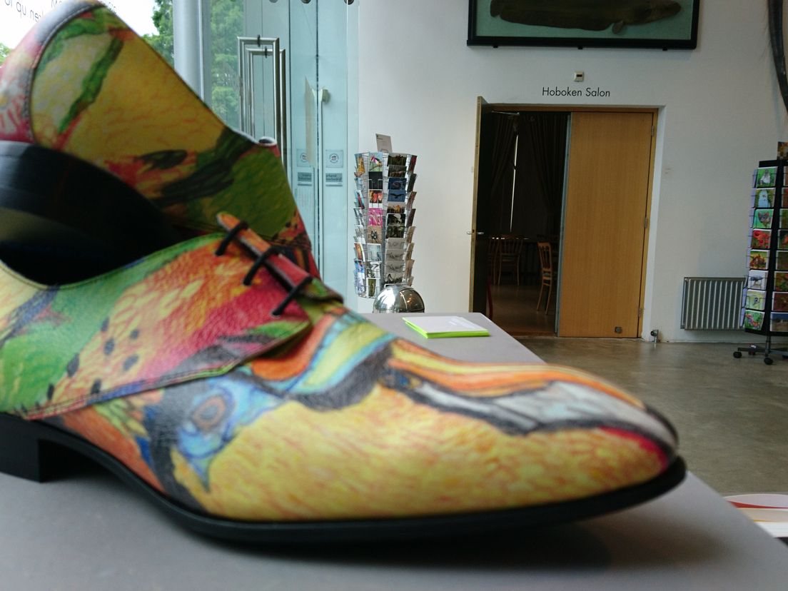 De Mascolori schoen met print van Jeroen Pomp in het Natuurhistorisch Museum