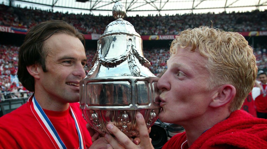 Dirk Kuijt (R) kust in 2003 de Amstel Cup, als speler van FC Utrecht.